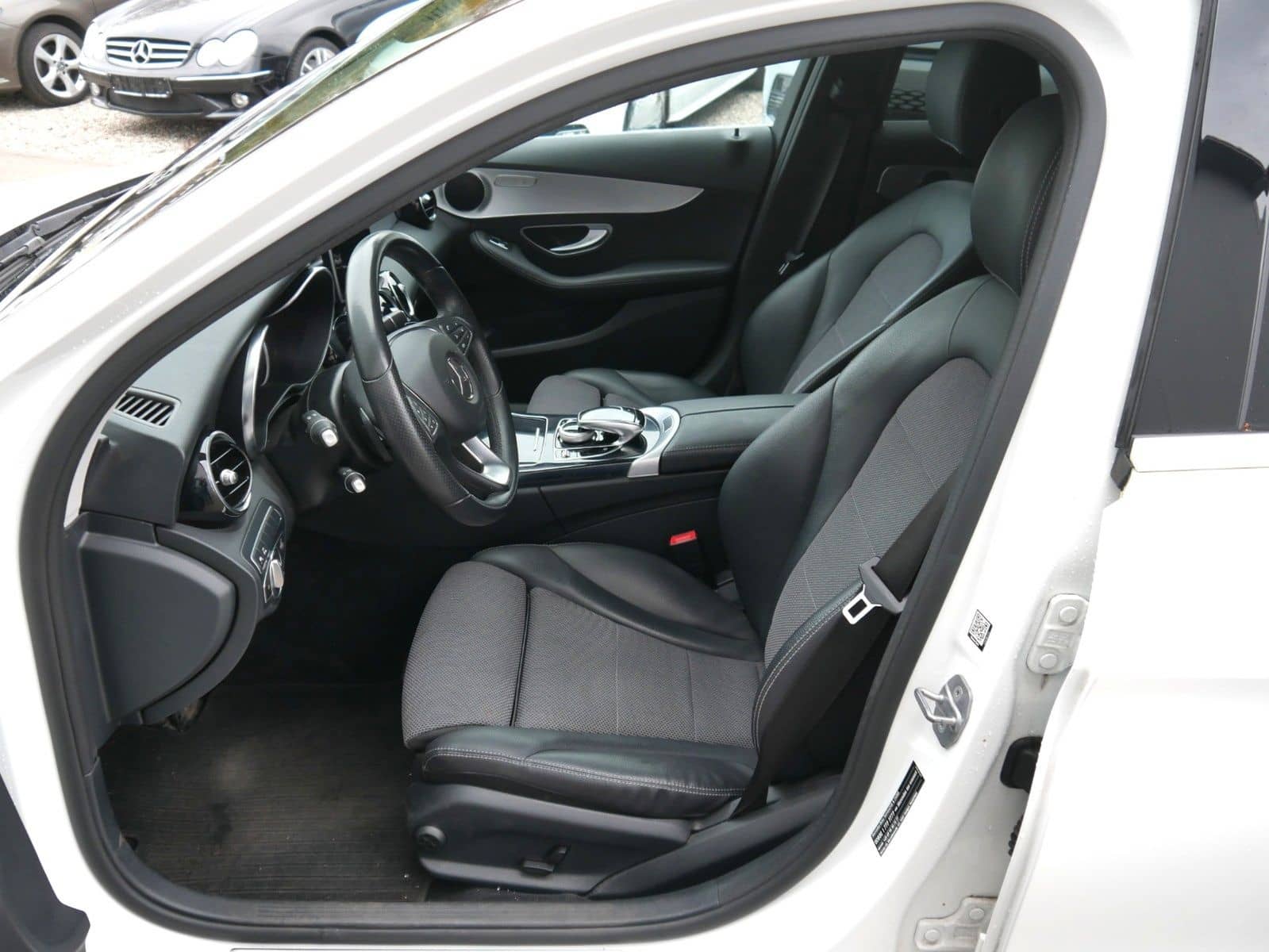 Mercedes-Benz C 200 T CGI Avantgarde NAVI/LED/KEYLESS/SPUR foto 7