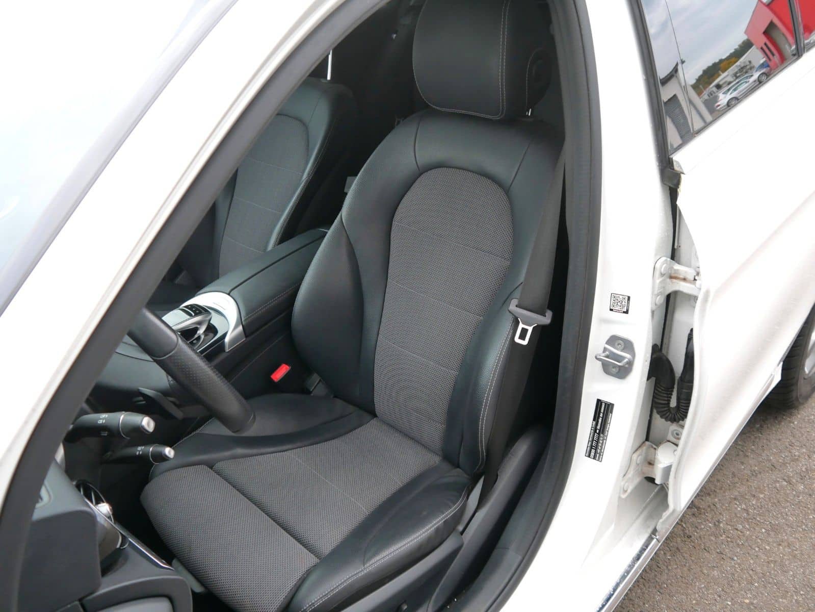 Mercedes-Benz C 200 T CGI Avantgarde NAVI/LED/KEYLESS/SPUR foto 8