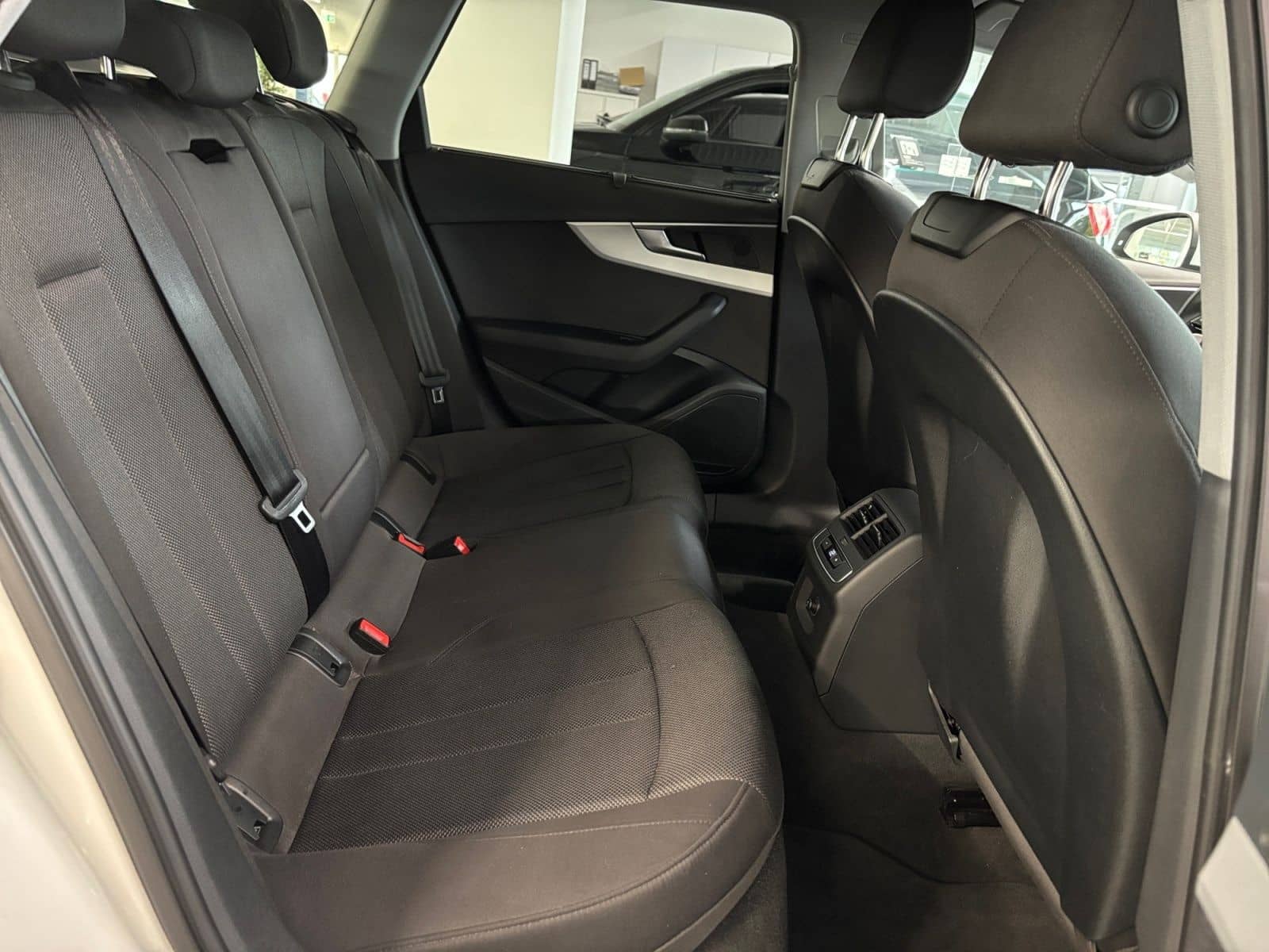 Audi A4 Avant 30 TDI S tronic NAVI LED SHZ foto 12