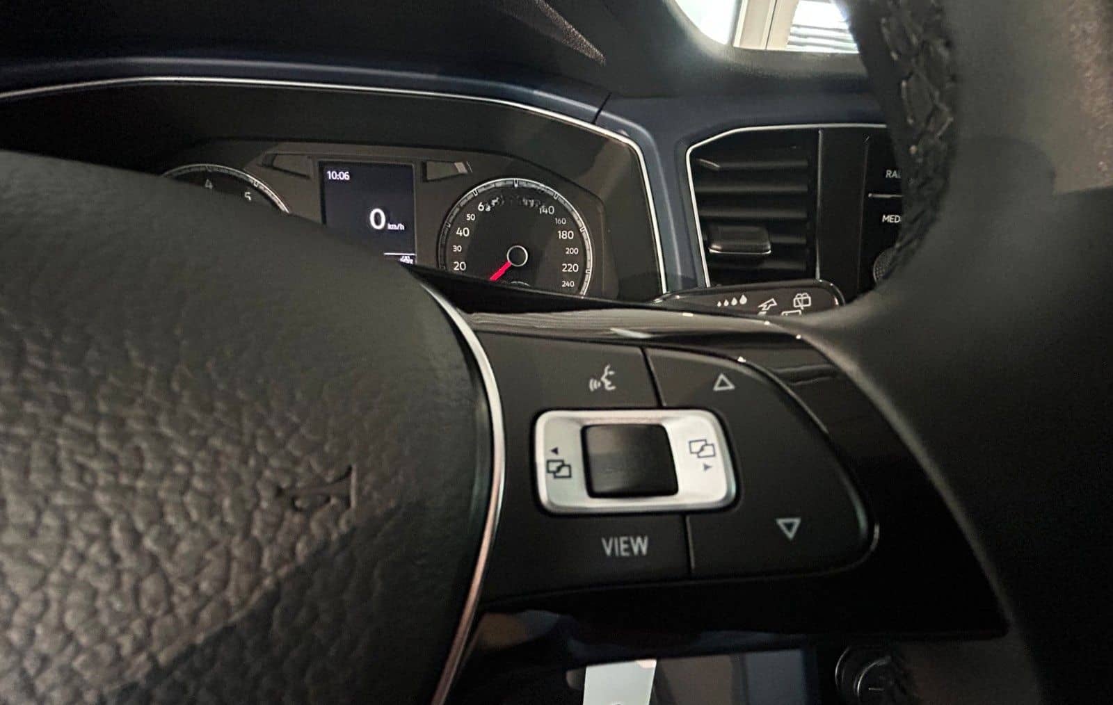 Volkswagen T-ROC 1.5 TSI United*NAVI*APP-CON*CLIMATRONIC* foto 17