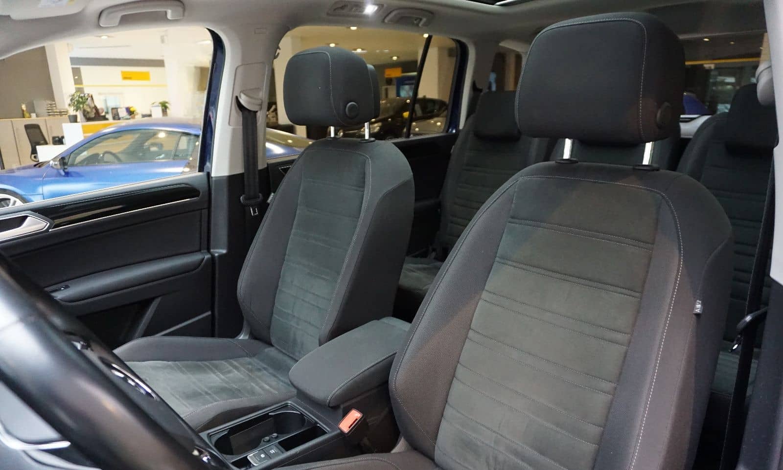 Volkswagen Touran Highline AUTOMATIK, NAVI, STANDHEIZUNG foto 17