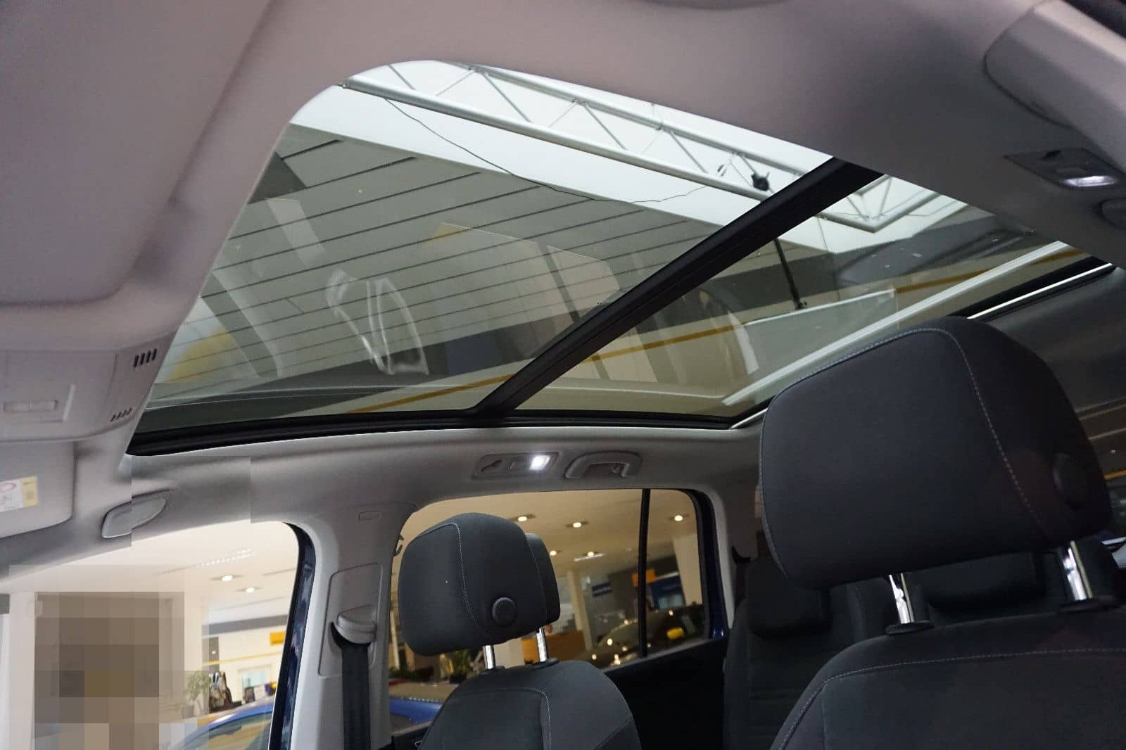 Volkswagen Touran Highline AUTOMATIK, NAVI, STANDHEIZUNG foto 24