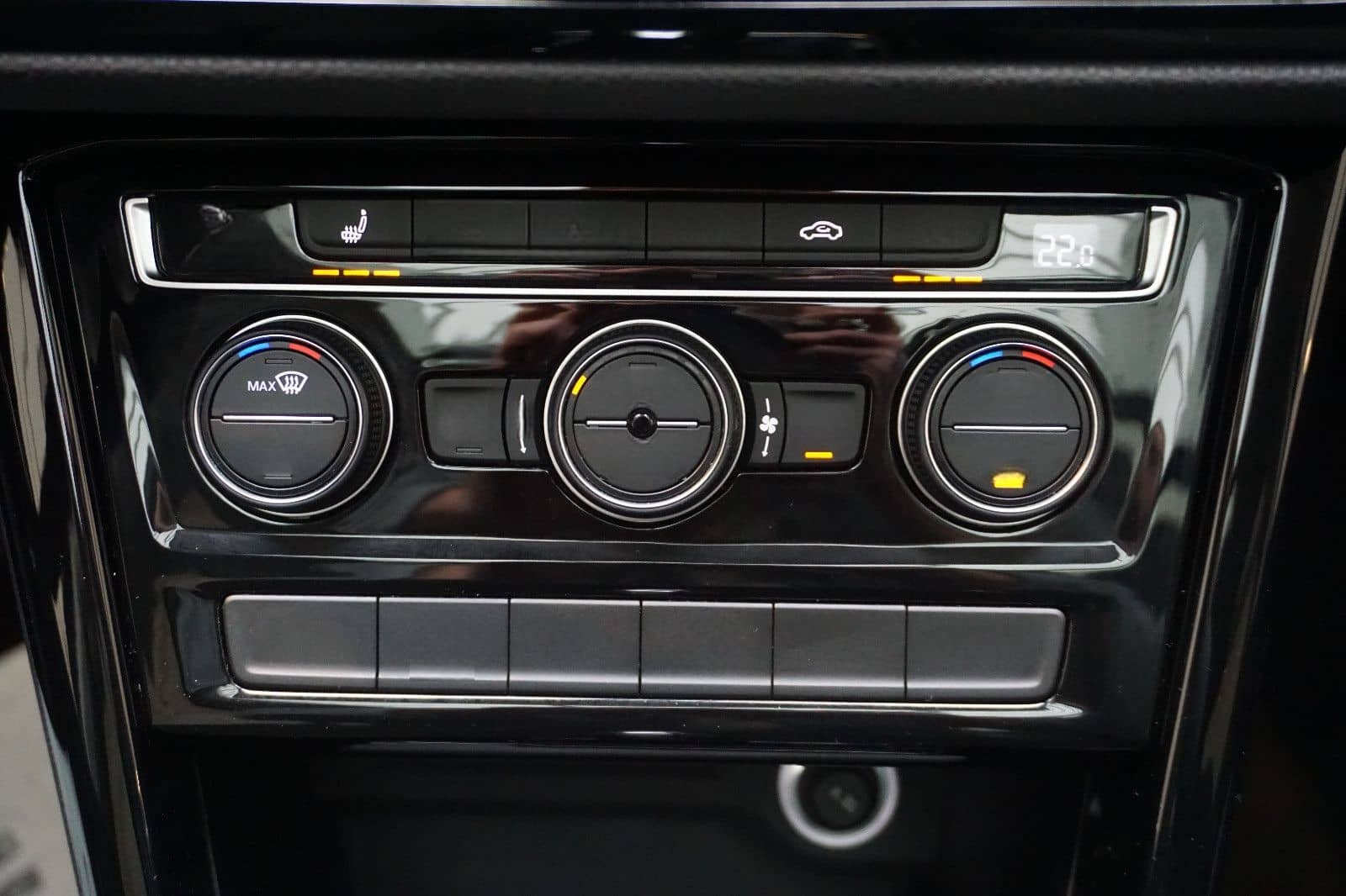 Volkswagen Touran Highline AUTOMATIK, NAVI, STANDHEIZUNG foto 10