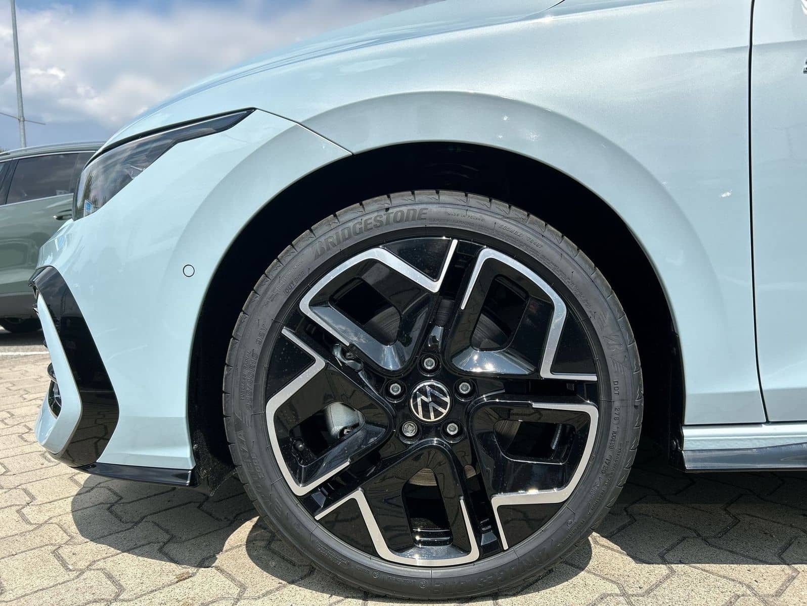 Volkswagen Golf VIII 1.5 TSI DSG R-Line Navi Panorama LED D foto 17