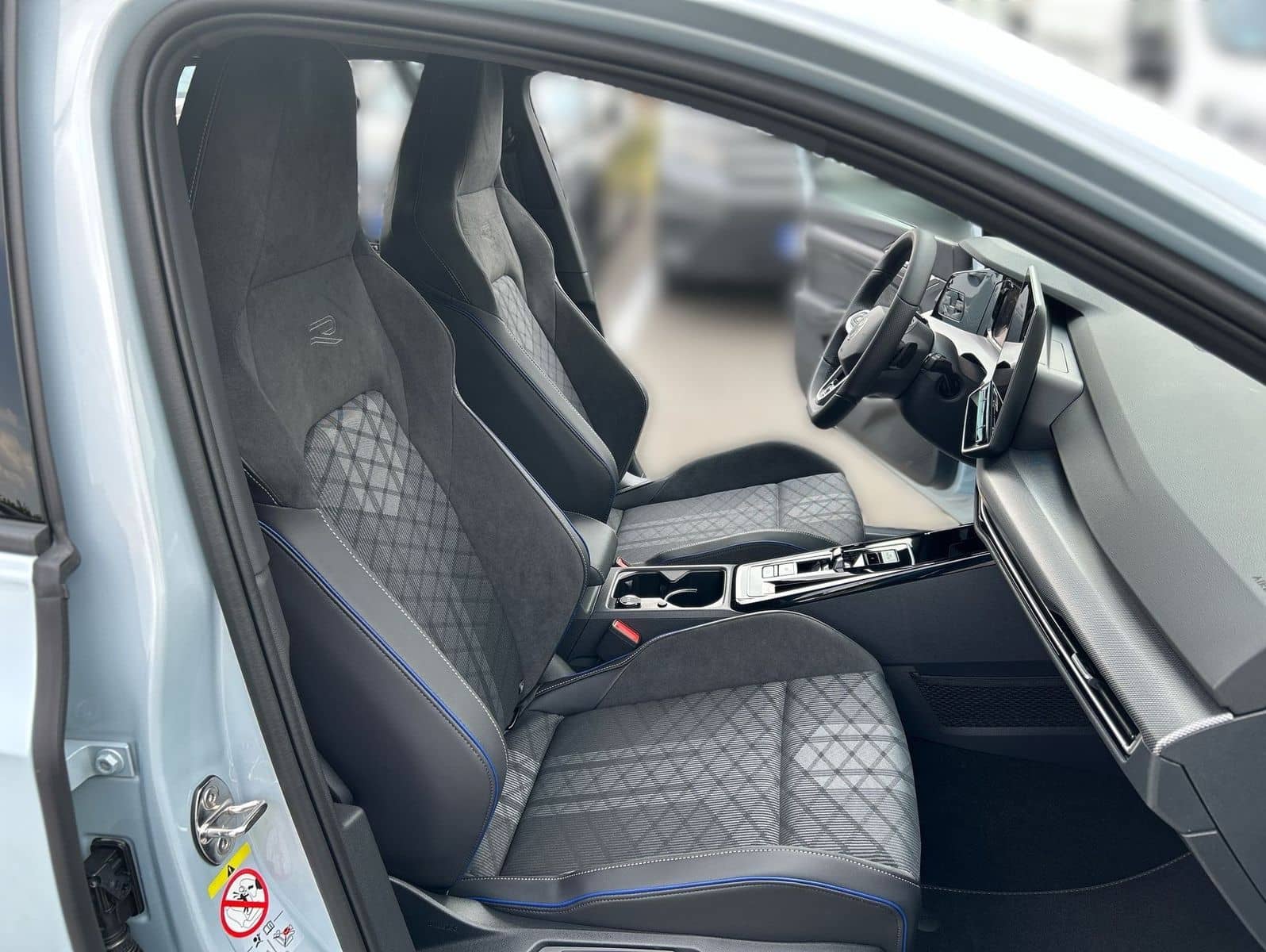 Volkswagen Golf VIII 1.5 TSI DSG R-Line Navi Panorama LED D foto 23