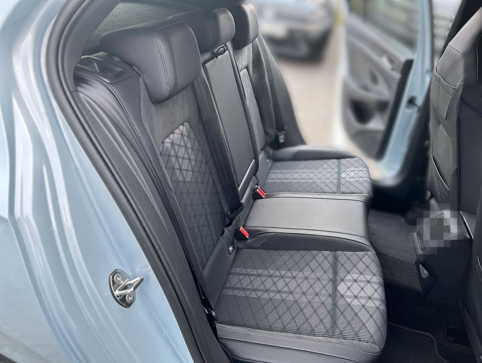 Volkswagen Golf VIII 1.5 TSI DSG R-Line Navi Panorama LED D foto 10