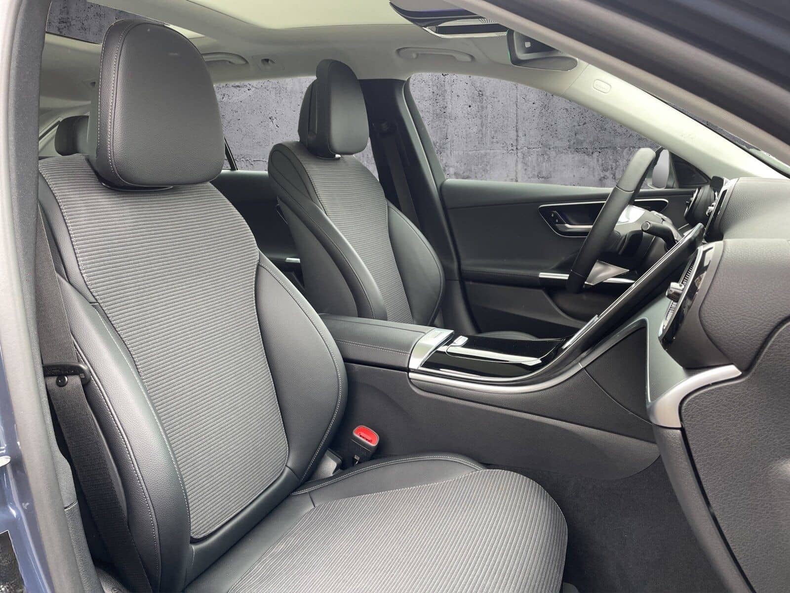 Mercedes-Benz C 180 T AVANTGARDE+PANO+KAMERA+EASYPACK+LED+SHZ foto 12