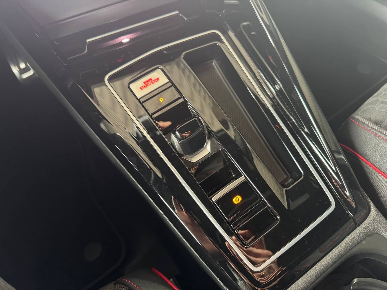 Volkswagen Golf VIII GTI Clubsport 2.0 TSI DSG PANO/19"/DCC foto 22