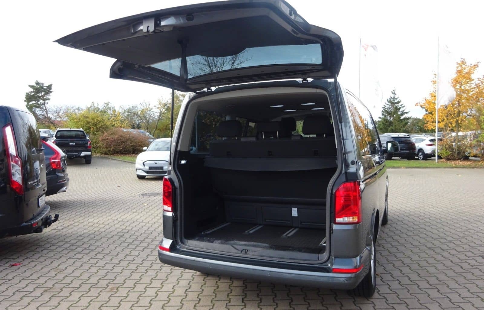 Volkswagen T6.1 Multivan 150PS DSG KR Navi Tempomat 7-Sitze foto 13