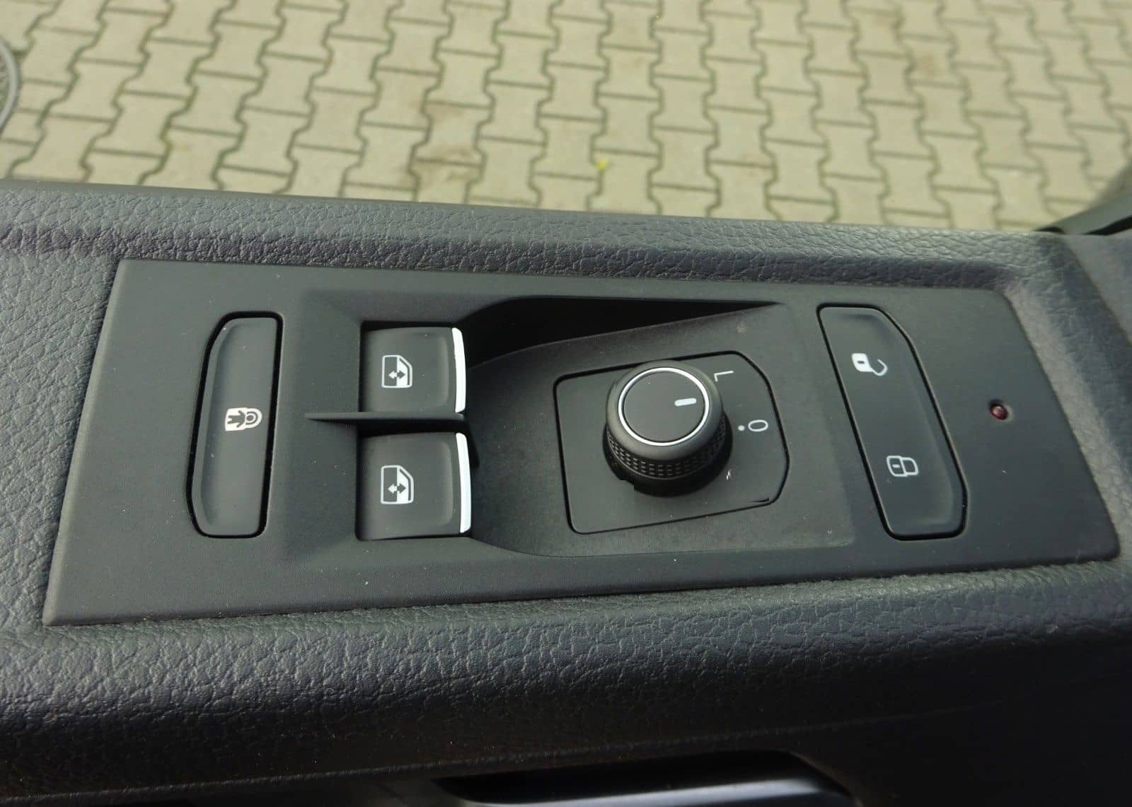 Volkswagen T6.1 Multivan 150PS DSG KR Navi Tempomat 7-Sitze foto 15