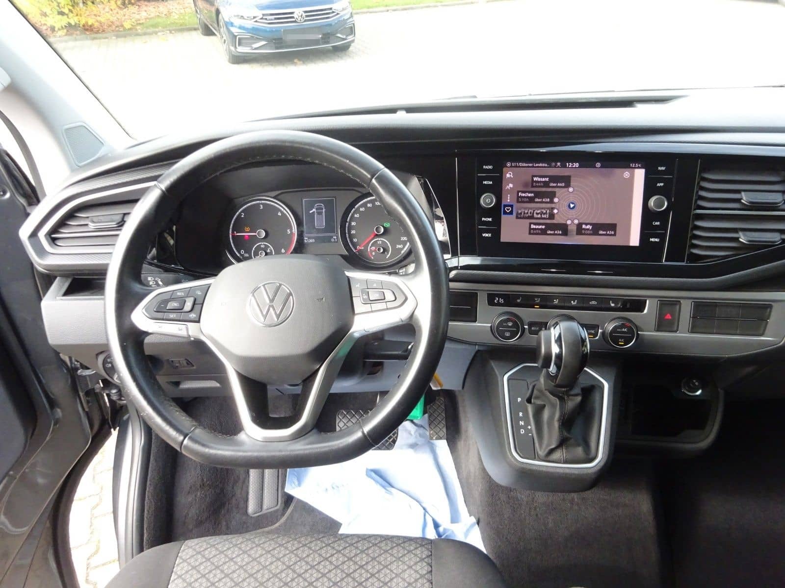 Volkswagen T6.1 Multivan 150PS DSG KR Navi Tempomat 7-Sitze foto 17