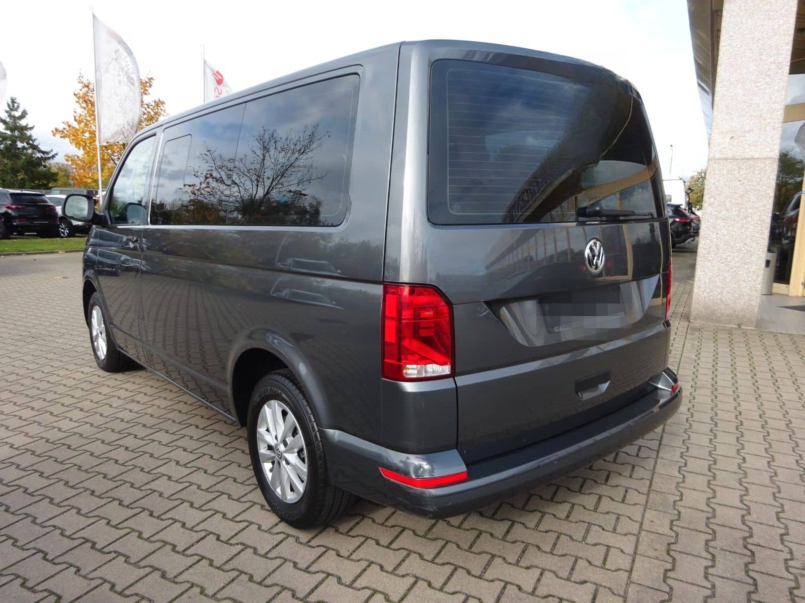 Volkswagen T6.1 Multivan 150PS DSG KR Navi Tempomat 7-Sitze foto 4