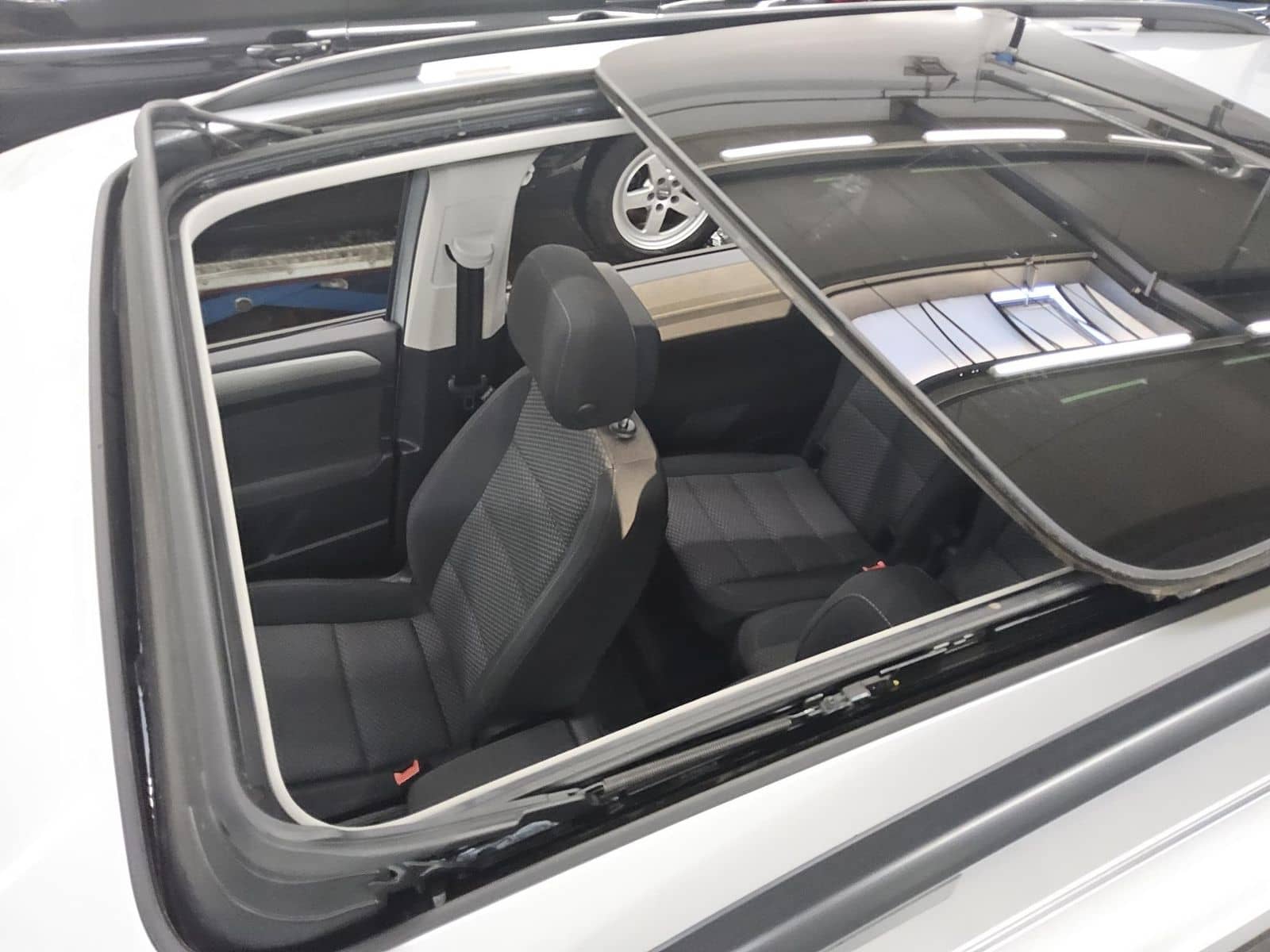 Volkswagen Touran 2.0 TDI Comf. Navi Pano RFK PDC Shz foto 12