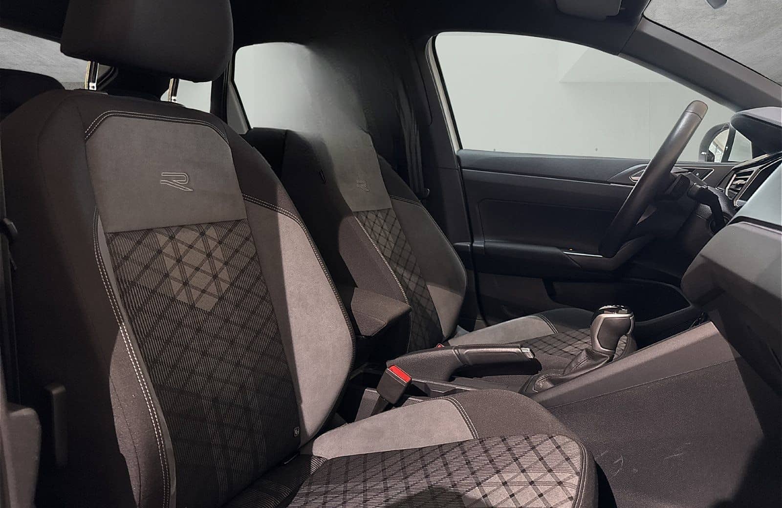 Volkswagen Taigo 1.0 TSI R-Line DSG IQ.Light Navi RFK AHK A foto 10