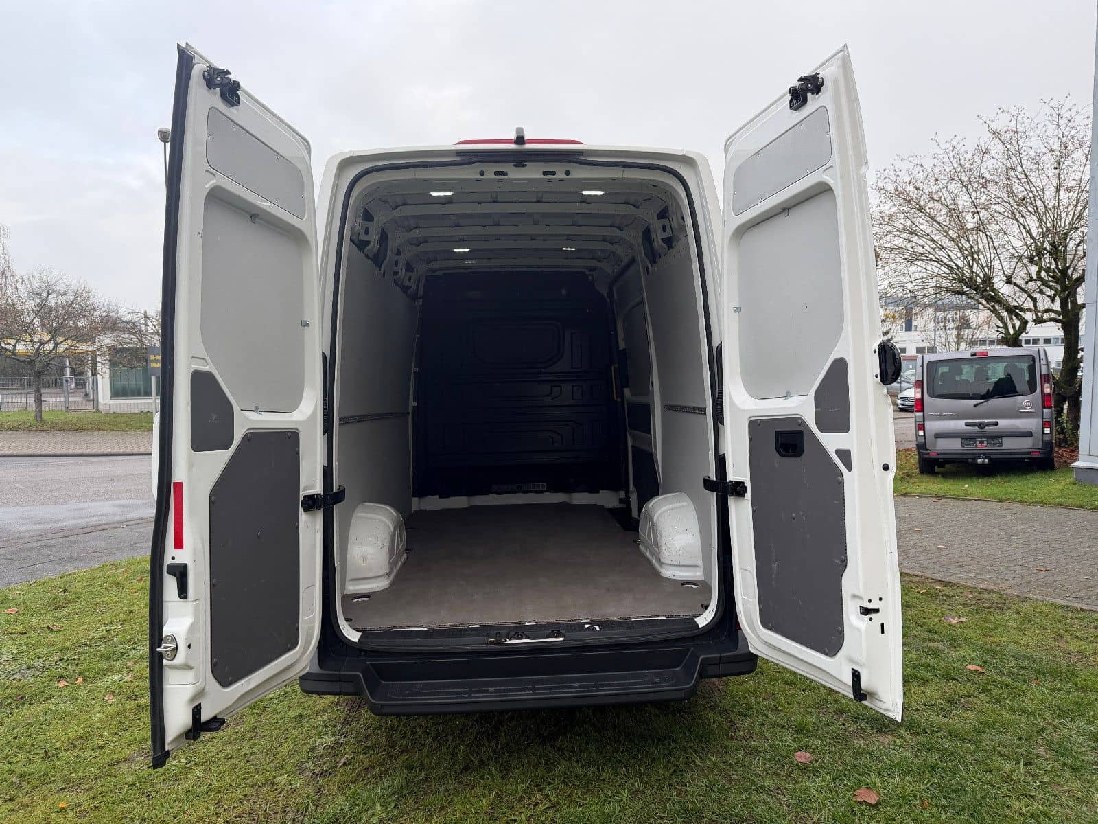 Volkswagen Crafter Kasten Kasten 30 mittellang Trendline Ho foto 7