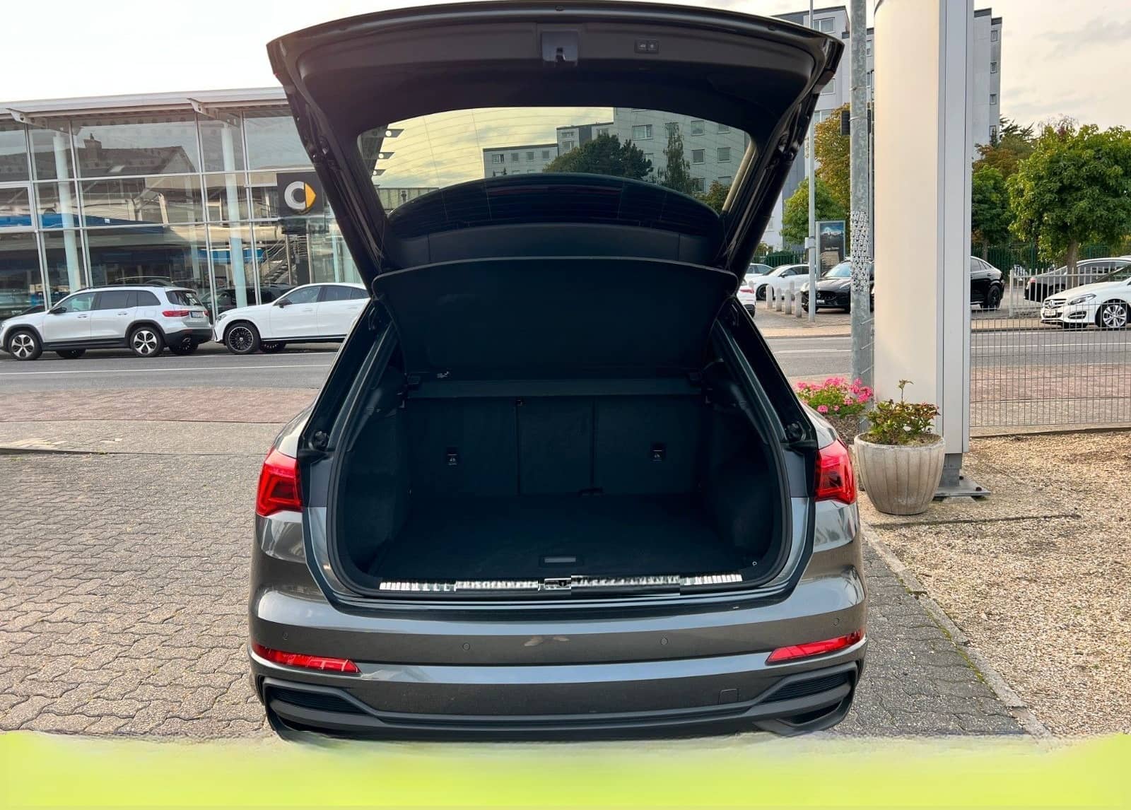 Audi Q3 S Line 2x S-LINE*KAM*LED*MMI*KeyLess*AHK V*18 foto 11