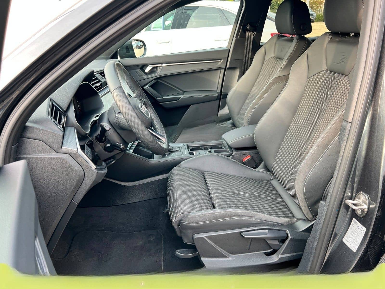 Audi Q3 S Line 2x S-LINE*KAM*LED*MMI*KeyLess*AHK V*18 foto 19