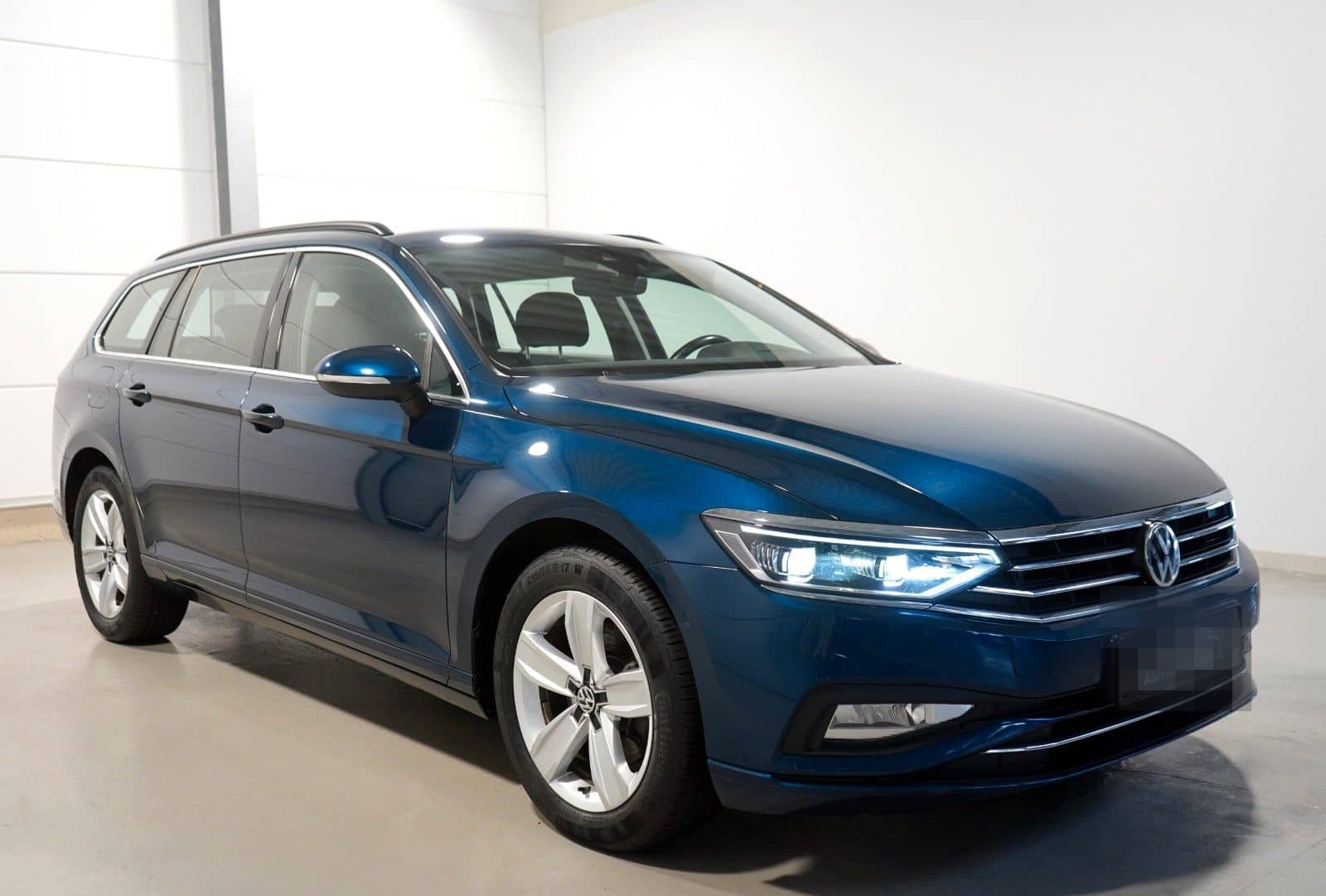 Volkswagen Passat 2.0 TDI Business *ACC*MATRIX*AHK*1.HAND foto 1