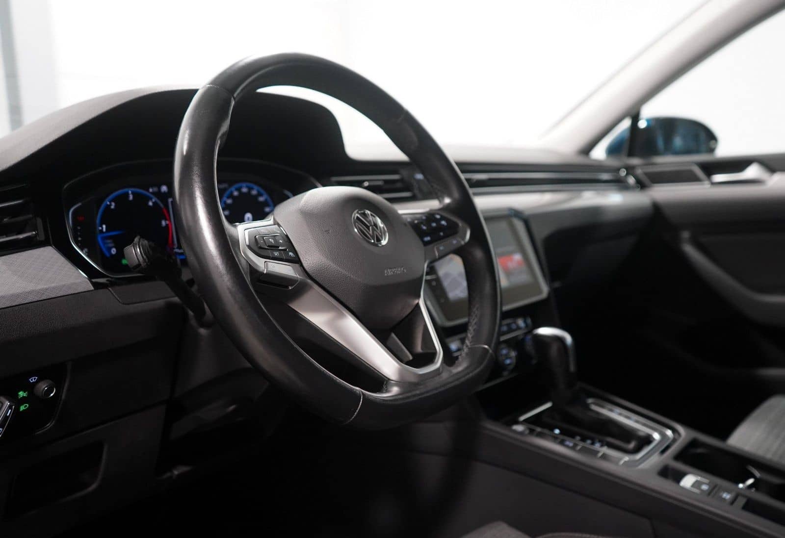 Volkswagen Passat 2.0 TDI Business *ACC*MATRIX*AHK*1.HAND foto 12