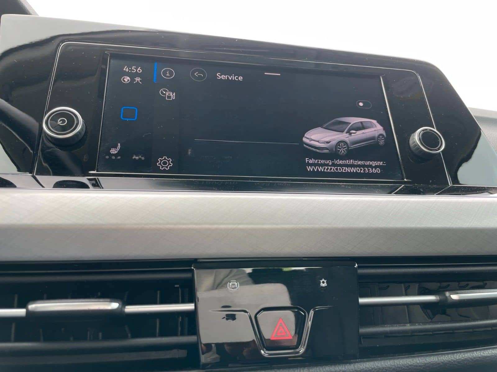 Volkswagen Golf VIII Lim. 1.5 eTSI LED PDC Ambiente foto 11