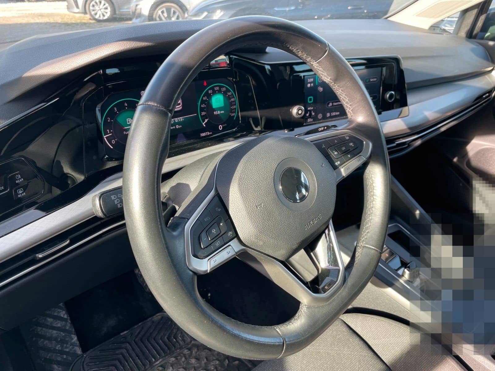 Volkswagen Golf VIII Lim. 1.5 eTSI LED PDC Ambiente foto 13