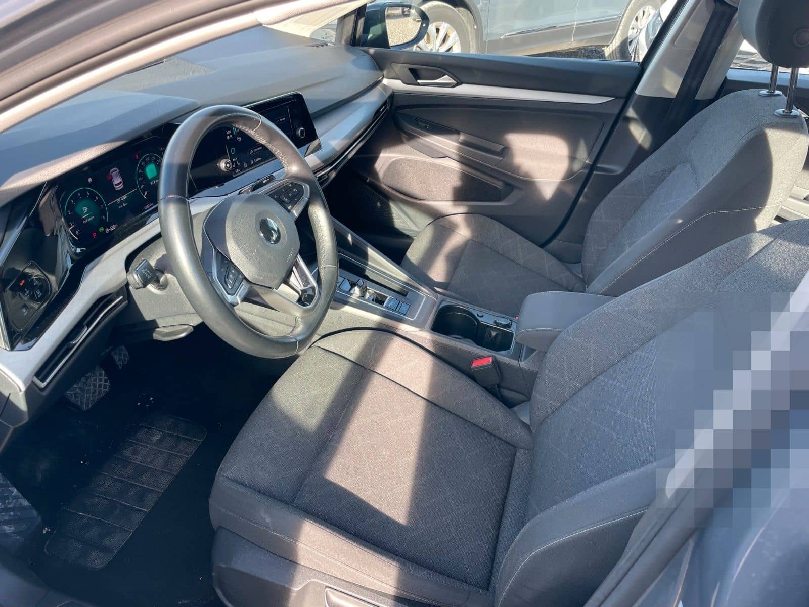 Volkswagen Golf VIII Lim. 1.5 eTSI LED PDC Ambiente foto 14