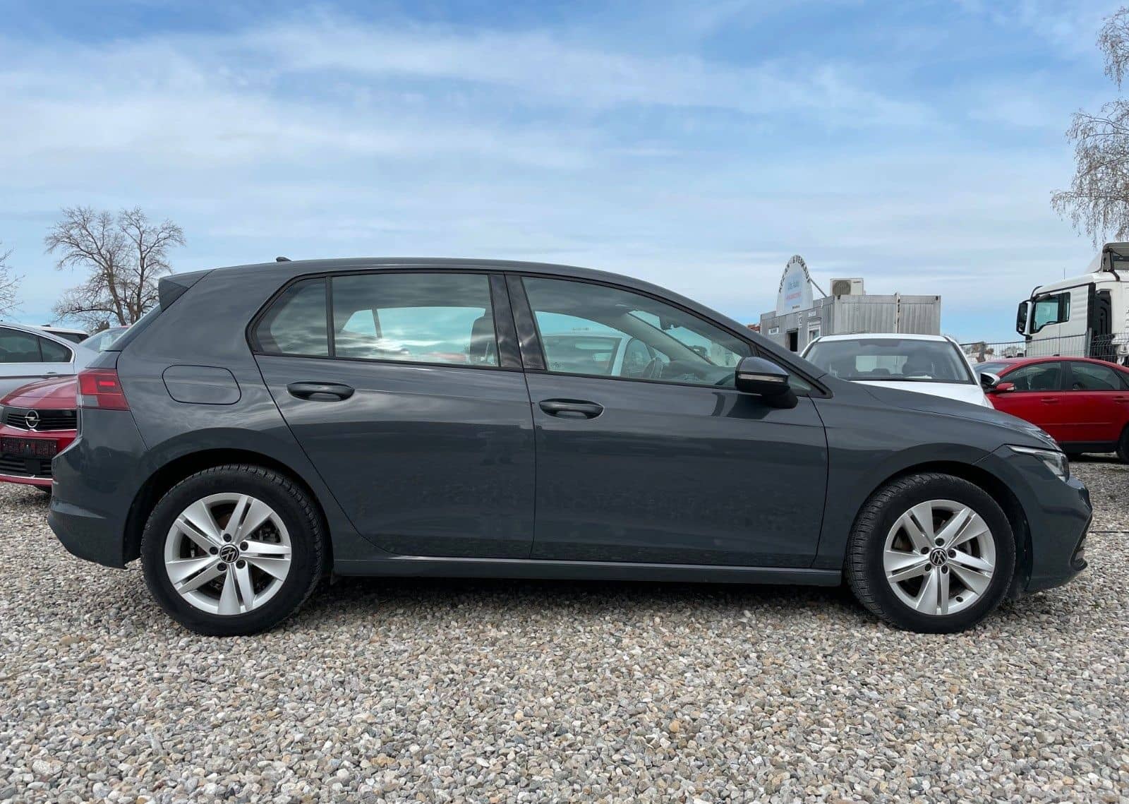 Volkswagen Golf VIII Lim. 1.5 eTSI LED PDC Ambiente foto 7