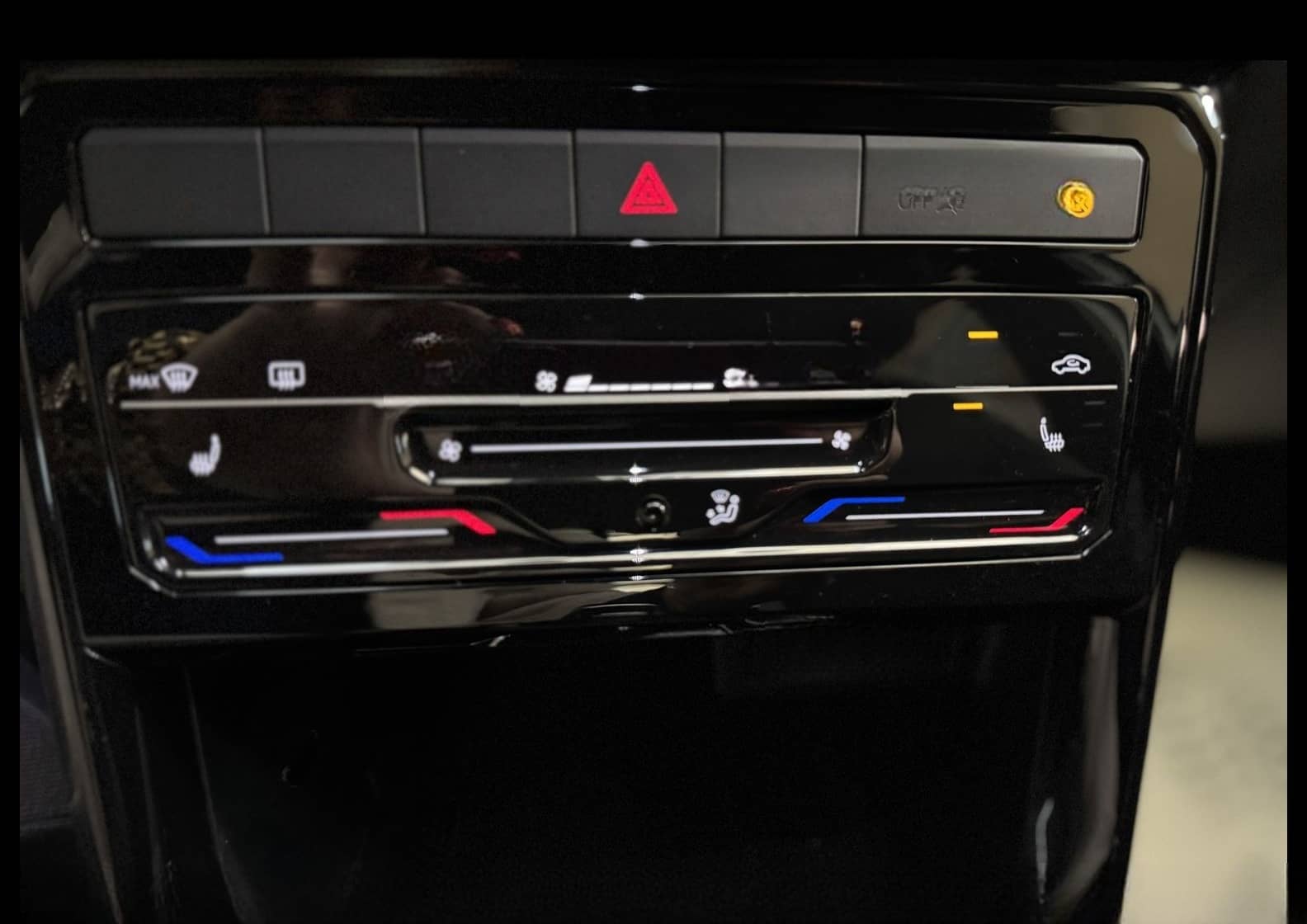 Volkswagen T-Cross R-Line 1.0 TSI DSG Teilleder/18/Navi/LED foto 21