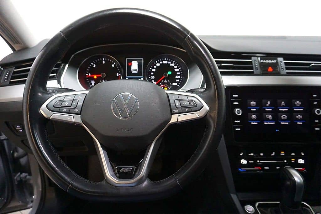 Volkswagen Passat 2.0TDI DSG R-Line Pano AHK LEDER NAVI LED foto 12