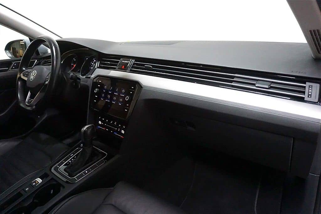 Volkswagen Passat 2.0TDI DSG R-Line Pano AHK LEDER NAVI LED foto 13