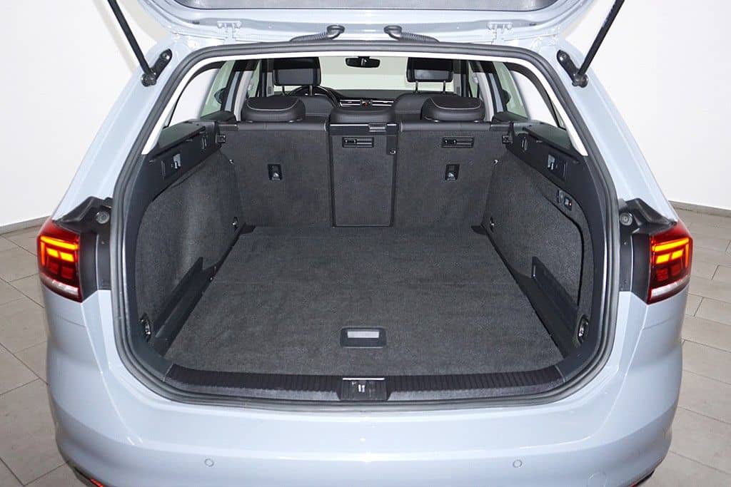 Volkswagen Passat 2.0TDI DSG R-Line Pano AHK LEDER NAVI LED foto 15