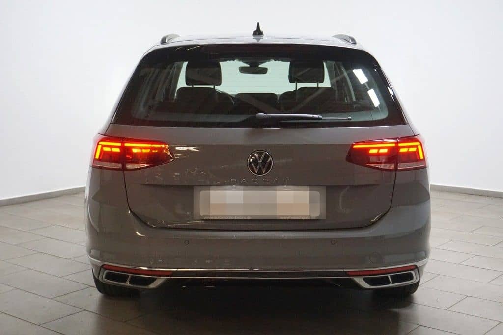 Volkswagen Passat 2.0TDI DSG R-Line Pano AHK LEDER NAVI LED foto 6