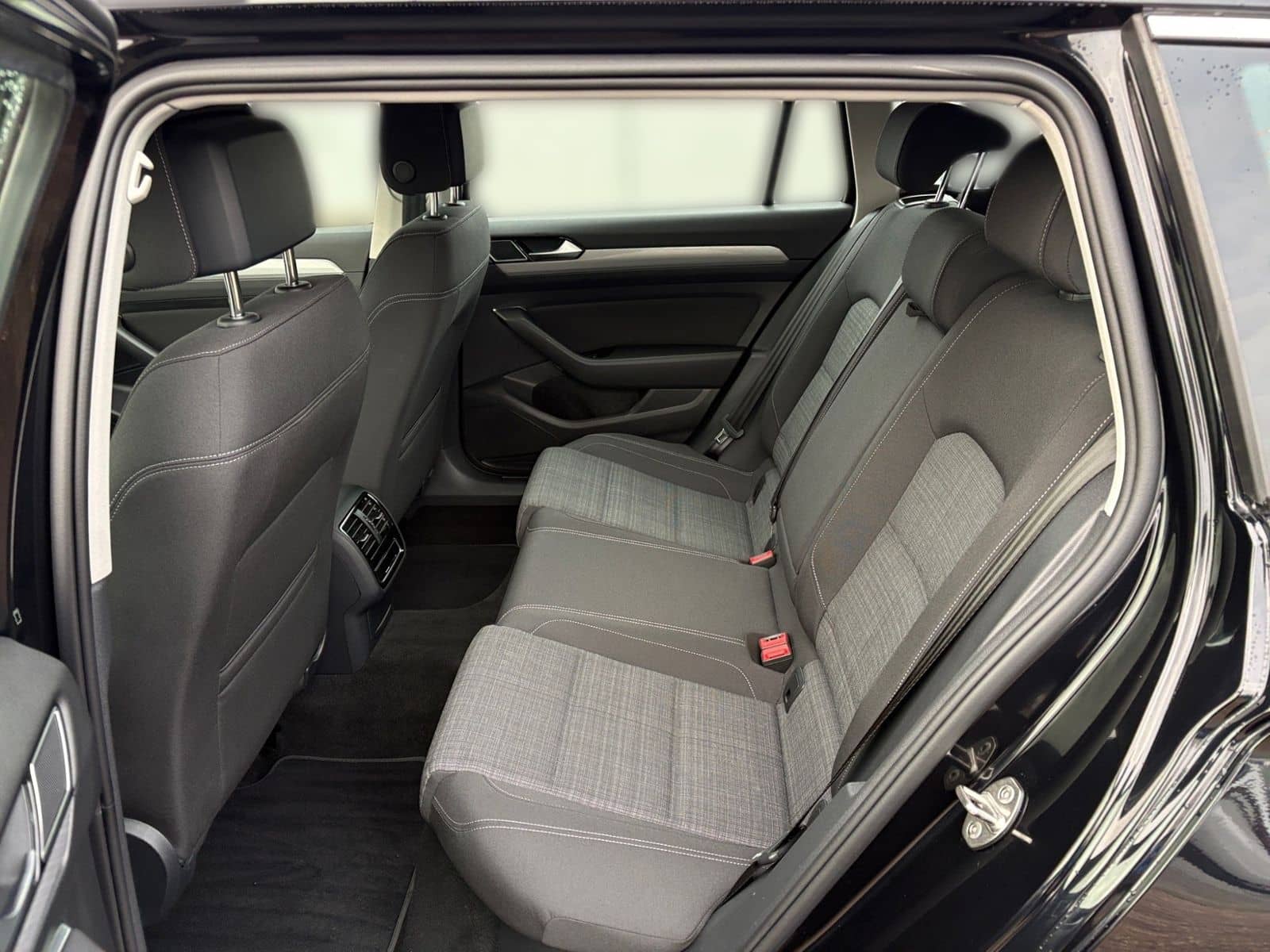 Volkswagen Passat Variant 2.0 TDI DSG BUSINESS +LED +ACC +R foto 14