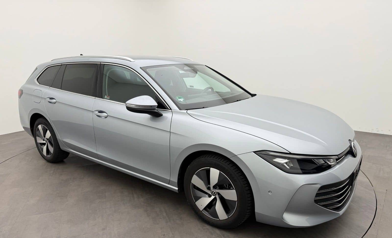 Volkswagen Passat Variant PA 1.5 eHybrid Business HeadAHK foto 2