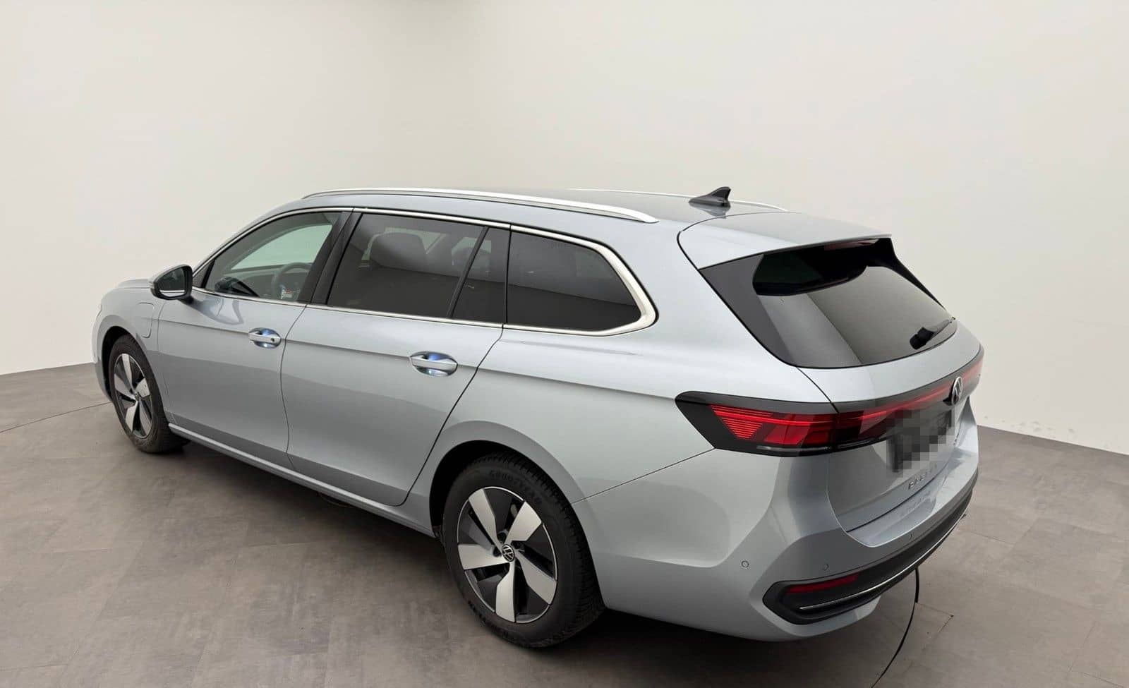 Volkswagen Passat Variant PA 1.5 eHybrid Business HeadAHK foto 15