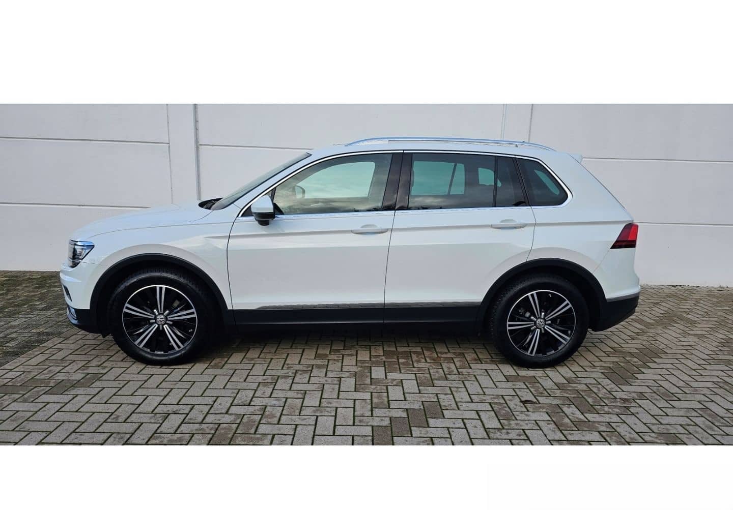 Volkswagen Tiguan Highline BMT TDI 2.0 Pano AHK ab. Navi AC foto 5