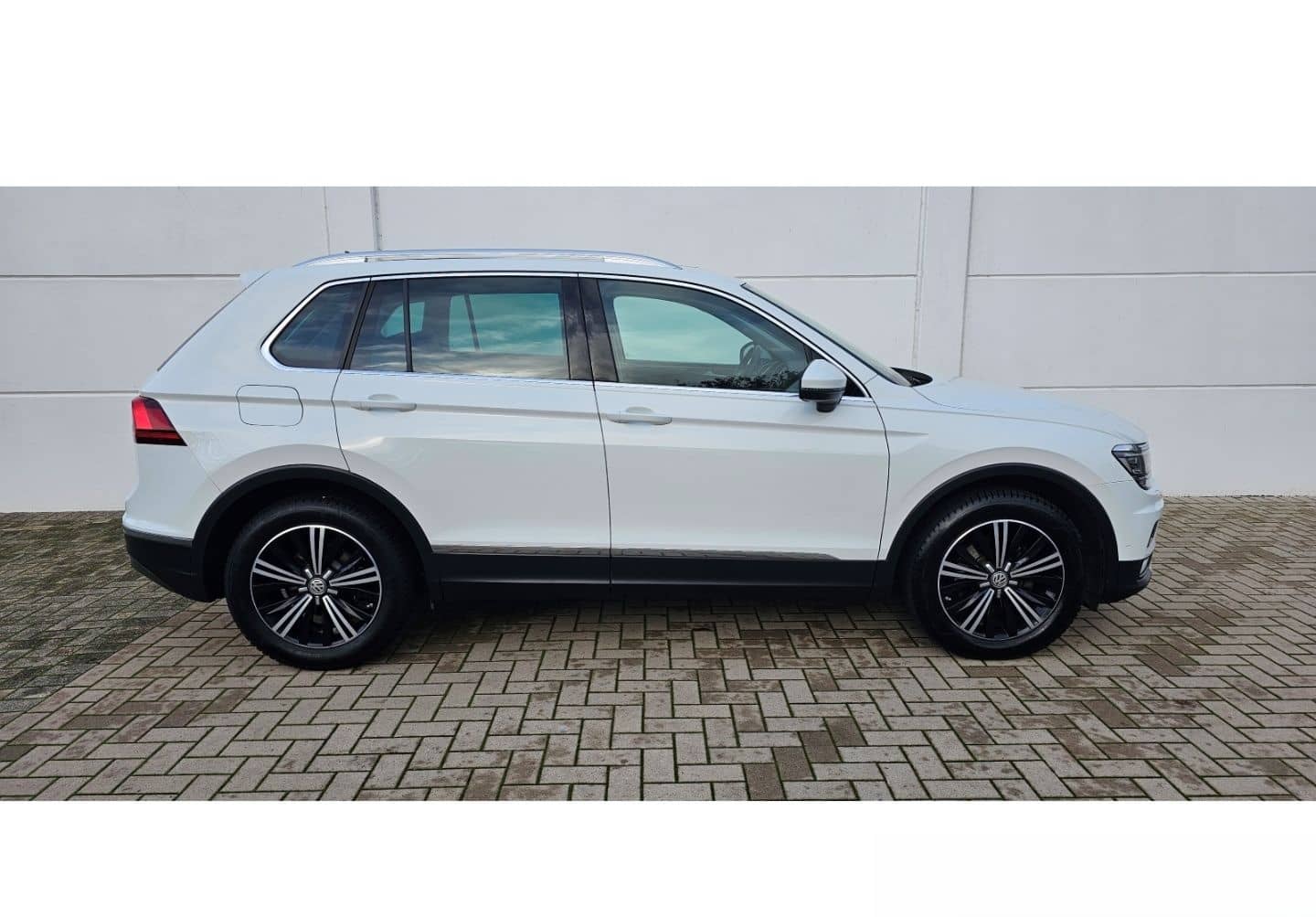 Volkswagen Tiguan Highline BMT TDI 2.0 Pano AHK ab. Navi AC foto 10