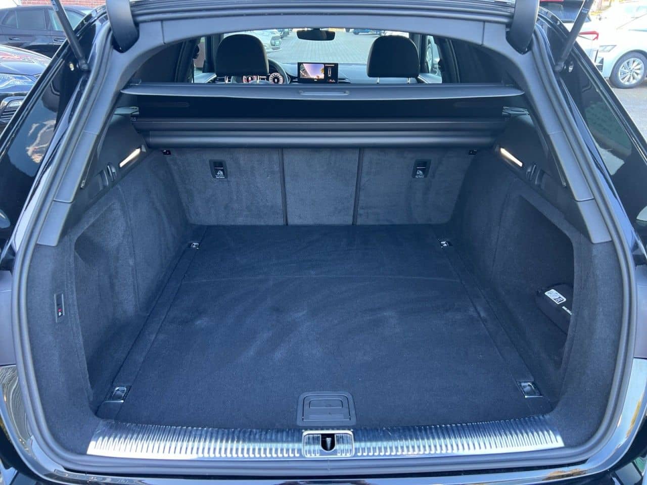 Audi A4 Avant 40 TFSI S line +AHK+Matrix+RFK Klima foto 6