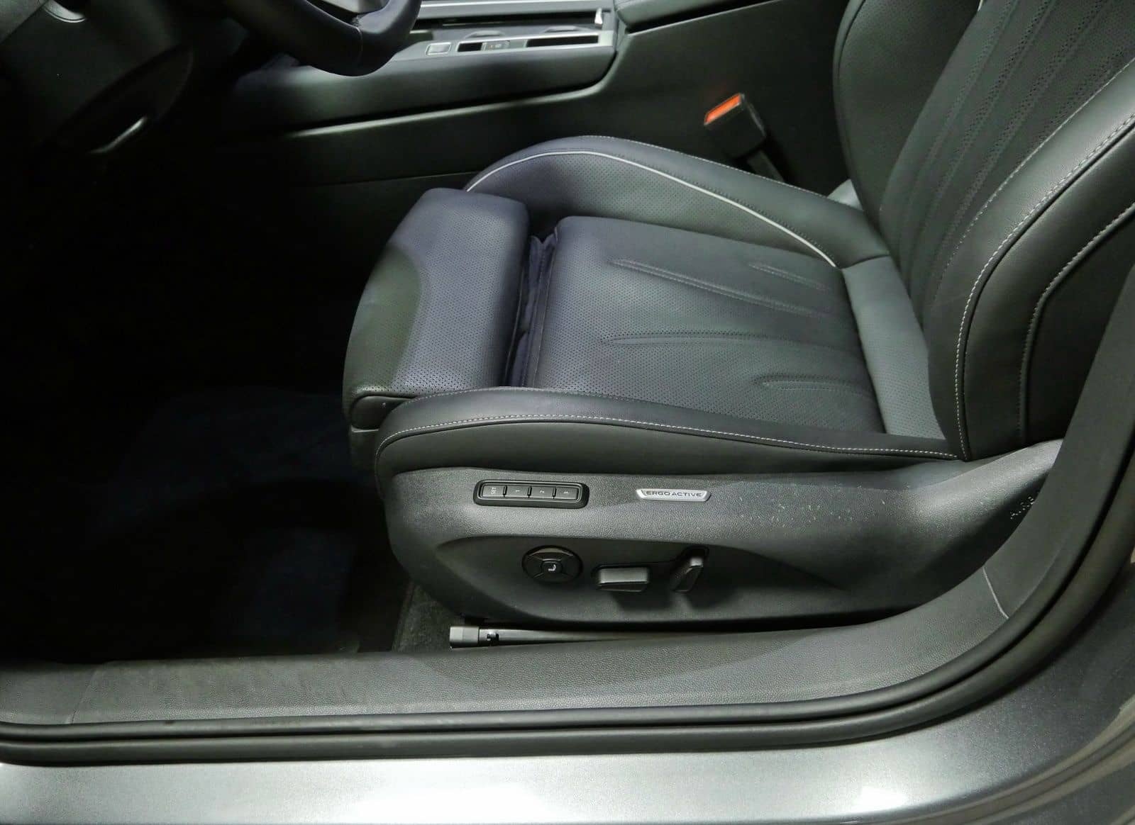 Volkswagen Passat Variant Business 2.0 TDI Leder*RFK*AHK*DC foto 24