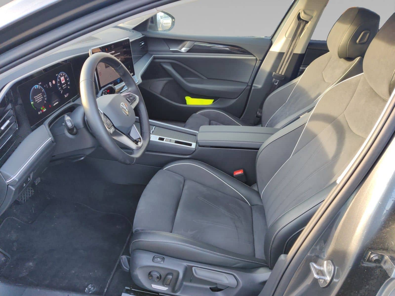 Volkswagen Passat Variant 1.5 TSI eHybrid Business AHK HUD foto 11