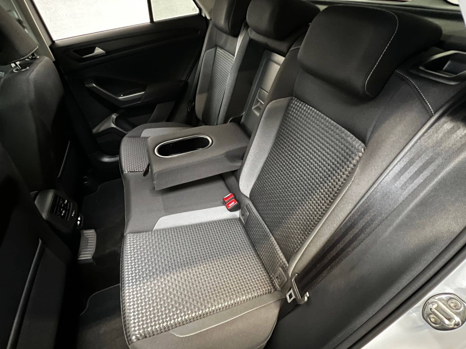 Volkswagen T-Roc 1.5 TSI Active Navi ACC LED SZH 17 Zoll foto 20