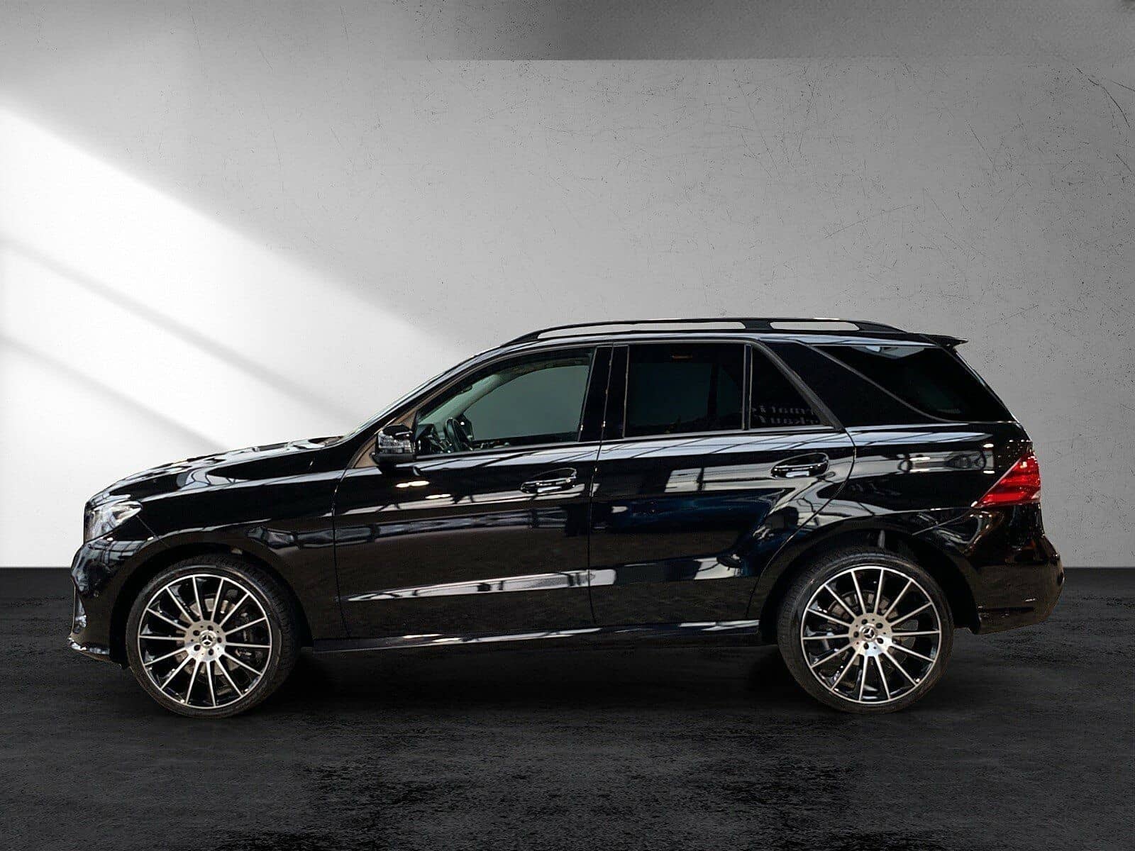 Mercedes-Benz GLE 350 d 4M AMG Line AIRM AHK Pano Kamera Totw. foto 3