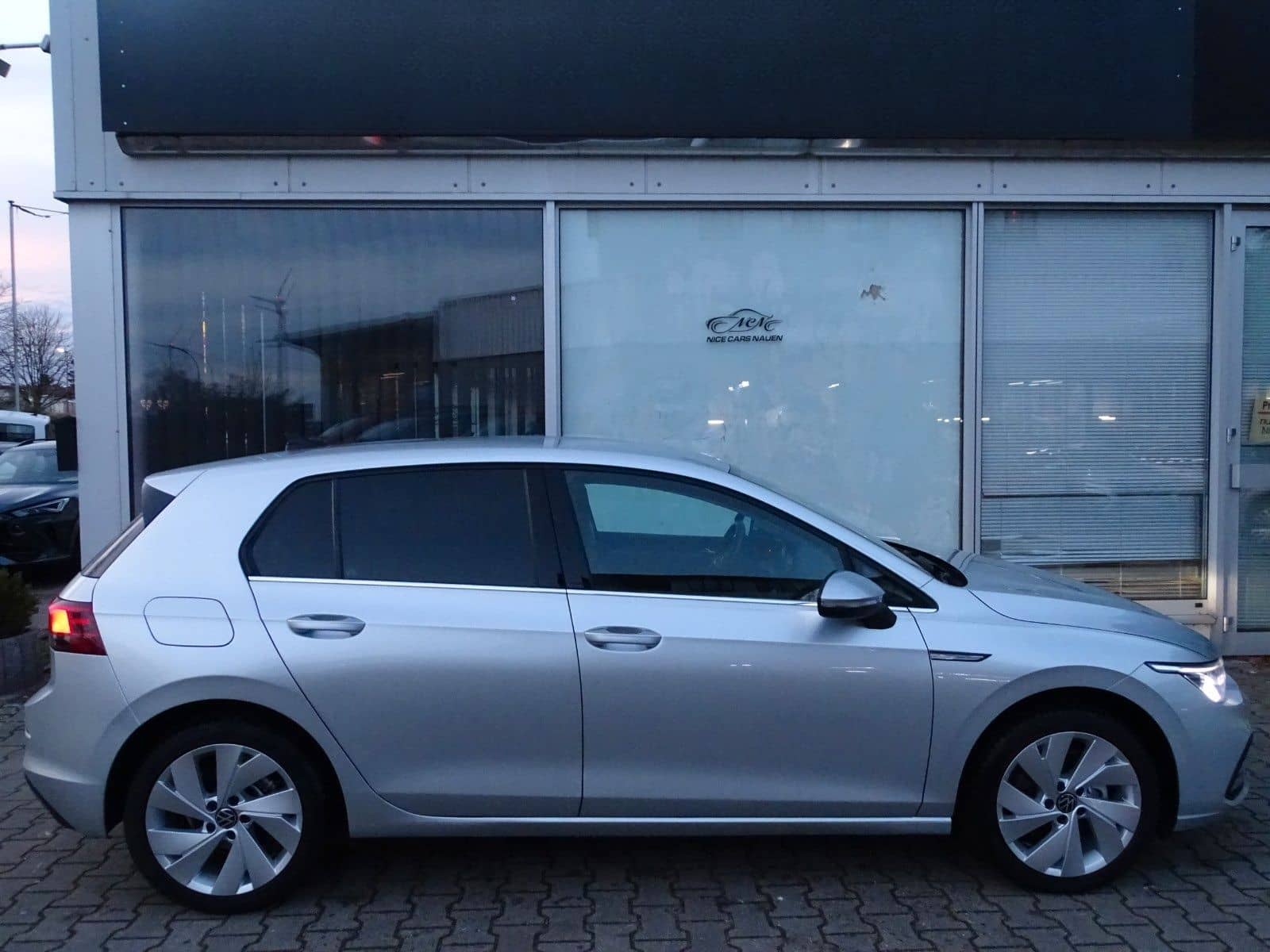 Volkswagen Golf VIII Lim. Style *ACC*AHK*LANE + FRONT ASS.* foto 6