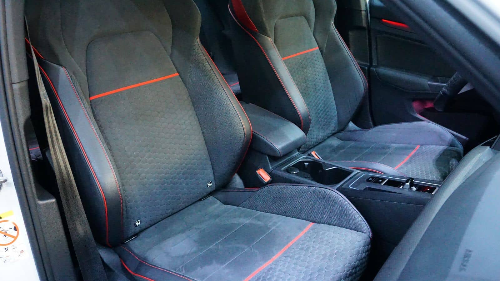 Volkswagen GTI VIII Clubsport *Oryx-Weiß Perlmutt*HarmanK* foto 24