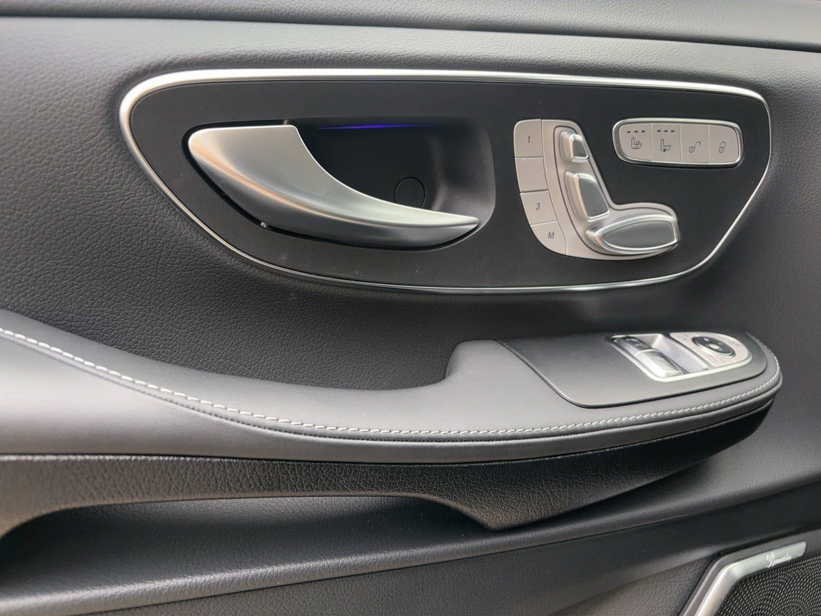 Mercedes-Benz V 300 d L 4M EXCLUSIVE AMG AIRMATIC AHK Standhzg foto 8