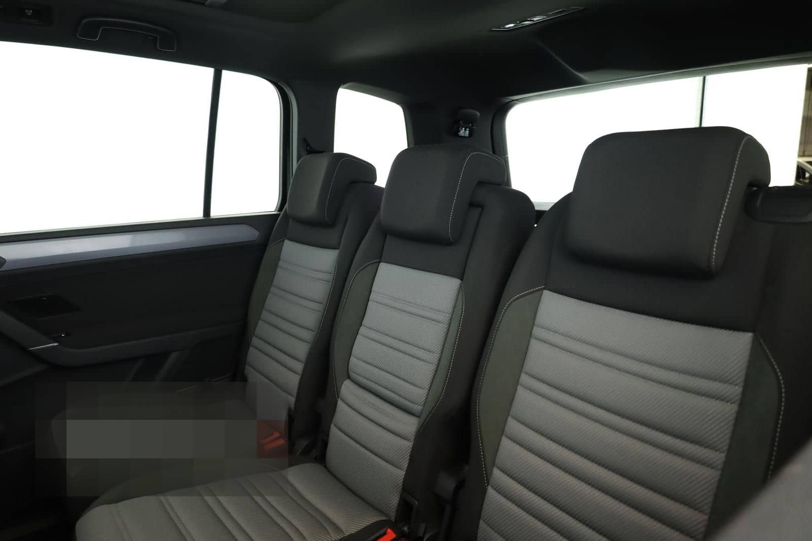 Volkswagen Touran 2.0 TDI DSG Highline R-Line 7 Pano 18 AHK foto 13