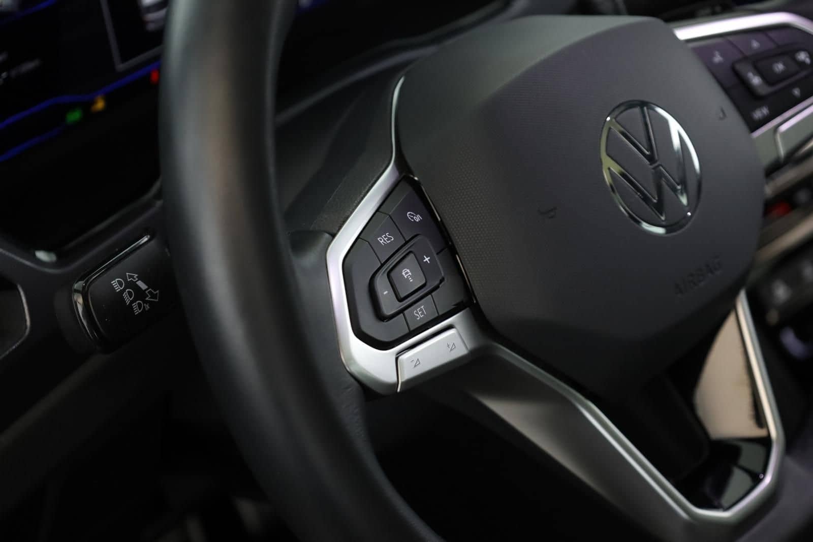 Volkswagen Touran 2.0 TDI DSG Highline R-Line 7 Pano 18 AHK foto 17