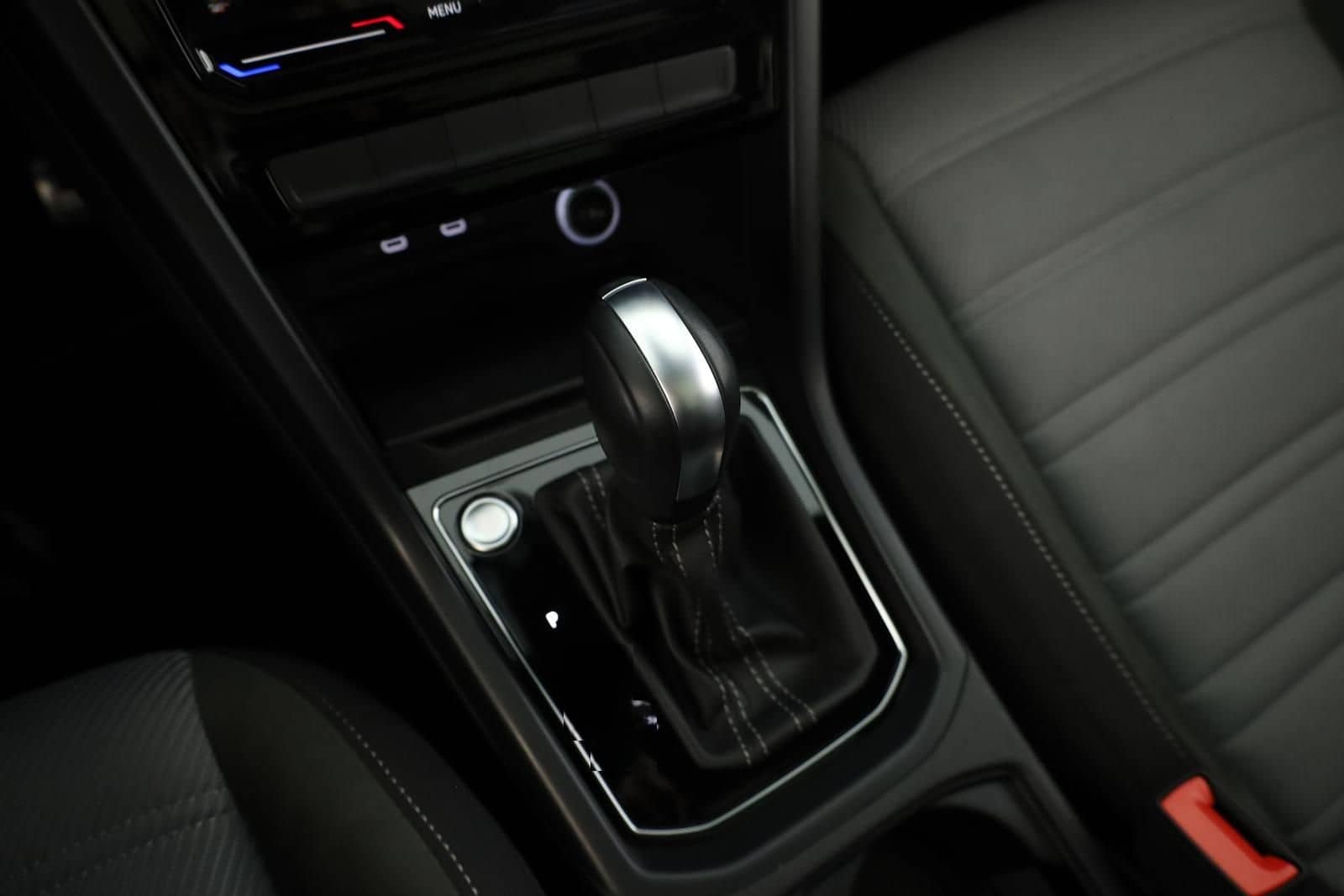 Volkswagen Touran 2.0 TDI DSG Highline R-Line 7 Pano 18 AHK foto 21