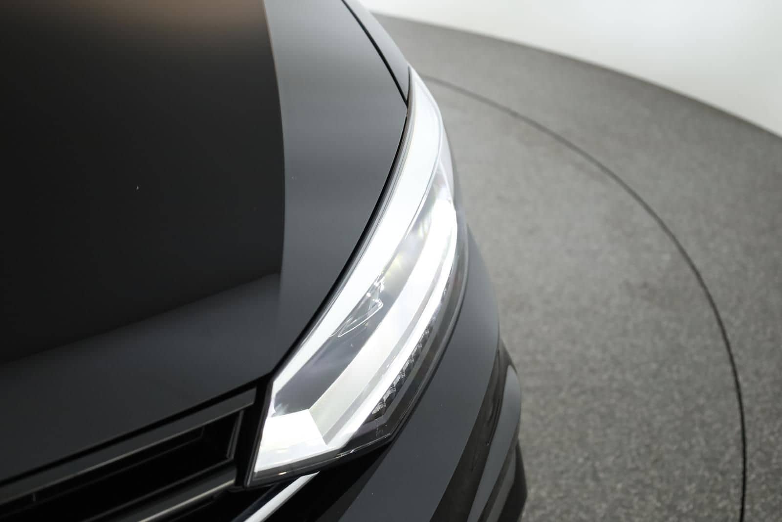 Volkswagen Touran 2.0 TDI DSG Highline R-Line 7 Pano 18 AHK foto 25