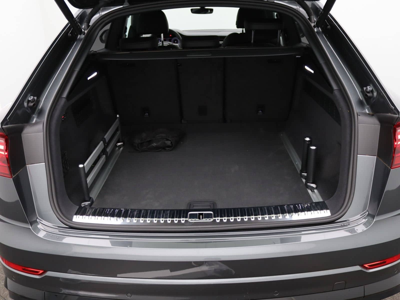 Audi Q8 S-Line 55 TFSI quattro / Pano, Laser, Standh foto 12